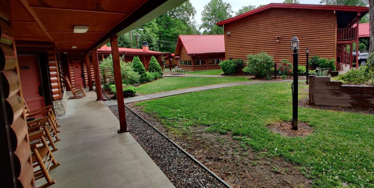 Smoky Falls Lodge Мегги-Вэлли Экстерьер фото